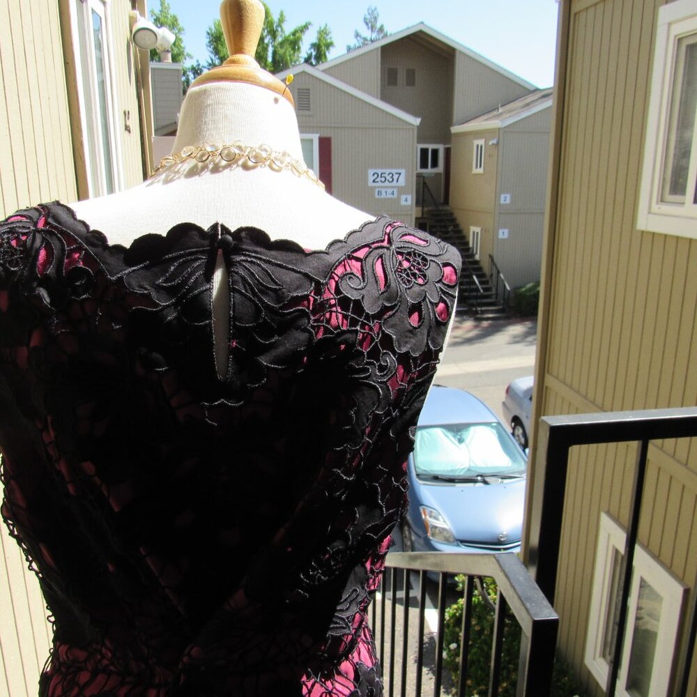 #41  NEW WOMEN'S BLACK LACE EMBROIDERED BURGUNDY DRESS BY MONSOON (SIZE 16US) - Picture 4 of 5